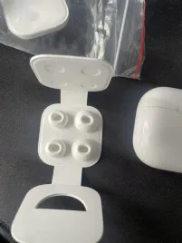 oryginalne-gumki-nakladki-douszne-do-apple-airpods-pro-1-generacji-zestaw