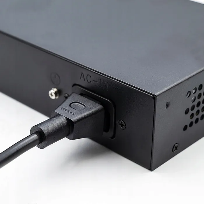 switch-poe-qoltec-52296-6-portow