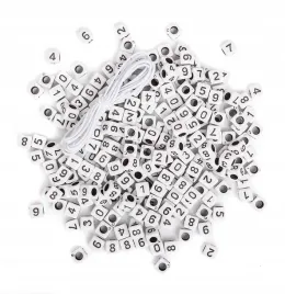 koraliki-cyferki-czarne-na-bialej-bazie-40g