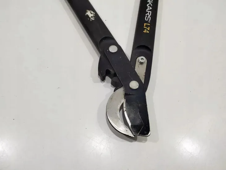 sekator-fiskars-l74-marka-fiskars