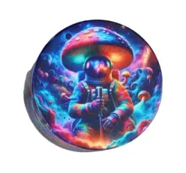 kolorowy-mlynek-do-tytoniu-grinder-z-astronauta-z-wielkim-kapeluszem-grzyba