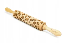 grawerowany-walek-do-ciasta-w-muszelki-morski-wzor-marine-drewniany-37cm
