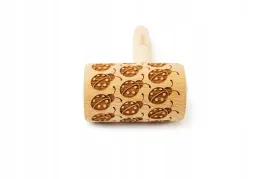 walek-do-ciasta-drewniany-grawerowany-biedronki-biedronka-dla-dzieci-mini