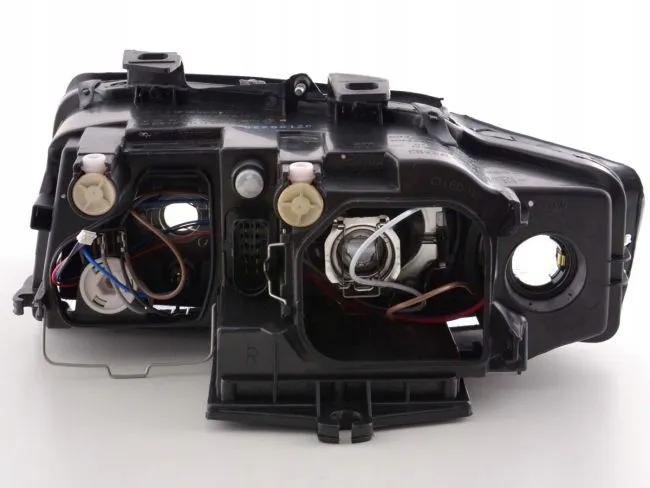 tyc-reflektor-lampa-audi-a4-b6-2000-2004-prawa-strona-zabudowy-prawa