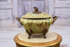 krolewska-waza-na-zupe-patera-porcelana-zlocenia-okucia-z-brazu