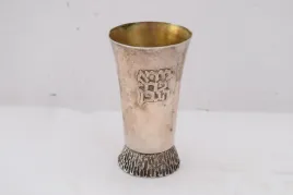 platerowy-kieliszek-judaica-zydowski-zlocony