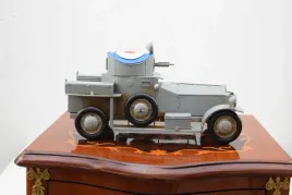 metalowy-wojskowy-woz-pancerny-wojna-auto-prezent