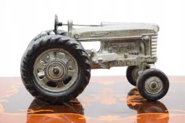 stary-zeliwny-traktor-prezent-dla-rolnika-vintage