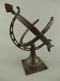 zeliwny-zegar-sloneczny-globus-gnomon-zeliwo
