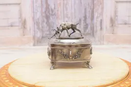 srebrna-mysliwska-cukiernica-atakujacy-jelen-carska-rosja-84-srebro