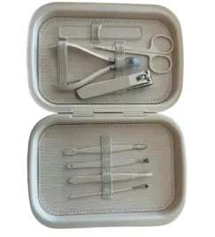 farmasi-zestaw-do-maniciure-zestaw-akcesoriow-do-pielegnacji-8w1