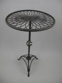 kawowy-metalowy-stolik-do-ogrodu-stol-czarny