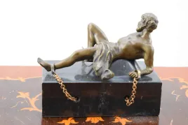 prometeusz-przykuty-do-skaly-figura-z-brazu-braz