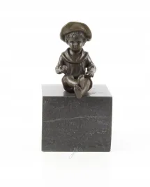 figura-z-brazu-prezent-narodziny-chlopczyk-prezent