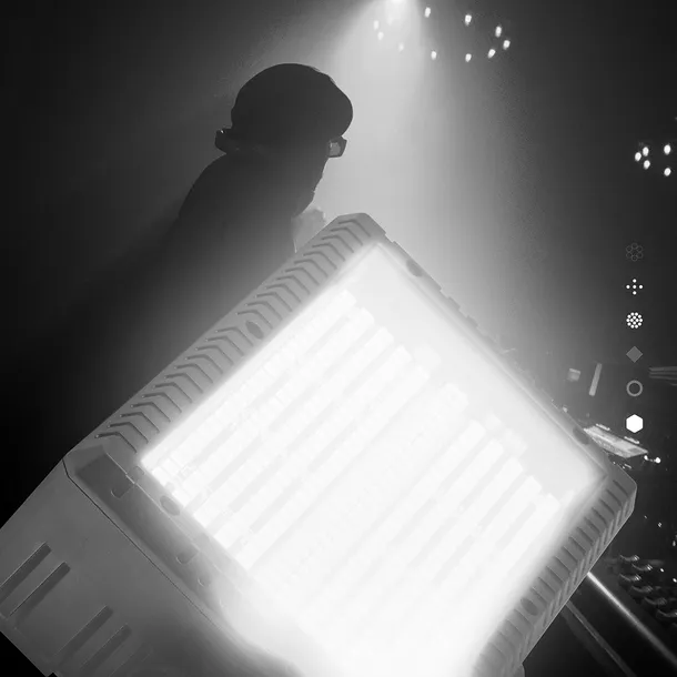 stroboskop-led-rgb-w-combi-beamz