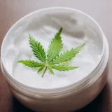 masc-konopna-balsam-przeciwbolowa-mocna-miesnie-opakowanie-sloiczek