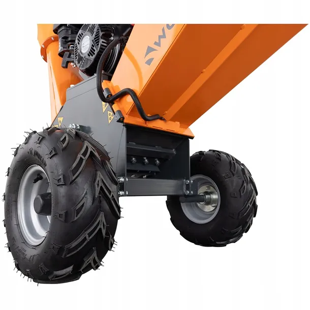 mocny-rebak-spalinowy-rozdrabniacz-do-galezi-mlyn-15km-r1500-woodgrain-maksymalna-srednica-szerokosc-wlotu-570-mm