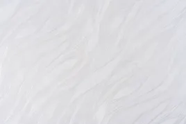 tapeta-biala-imitacja-fali-na-betonowym-tle-twardy-winyl-na-flizelinie