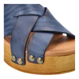 klapki-hee-25355-vaquetilla-blue-plec-produkt-damski
