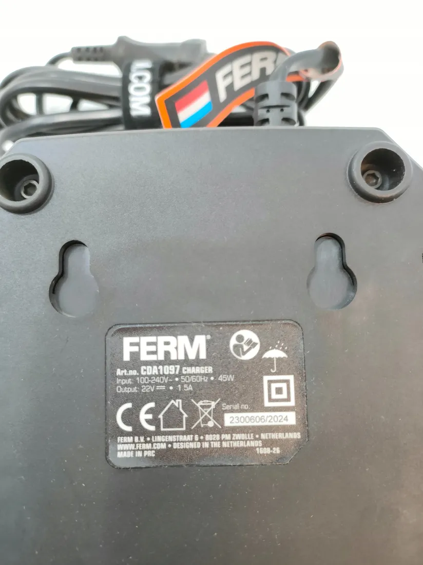 ferm-cda1097-ladowarka-18v-4-0ah-do-cdm1127-stan-powystawowy