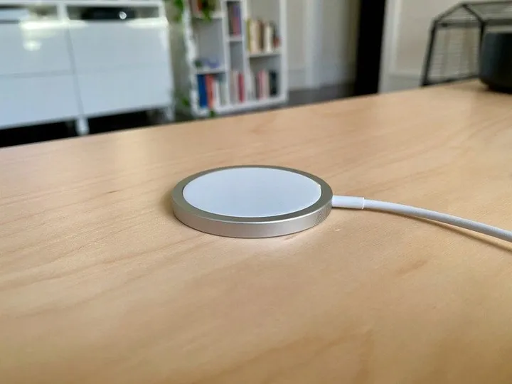 magsafe-ladowarka-indukcja-do-iphone-apple-komplet-kod-producenta-84392847