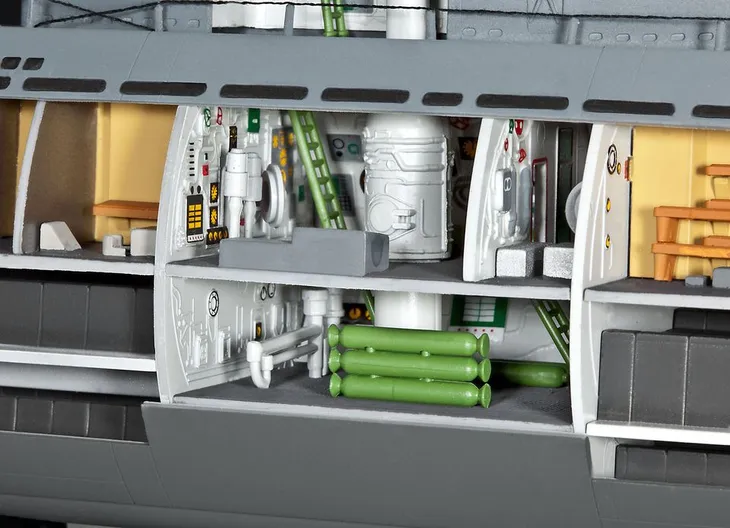 statek-1-144-u-boat-typ-xxi-with-interior-stan-nowy-stan-opakowania-oryginalne