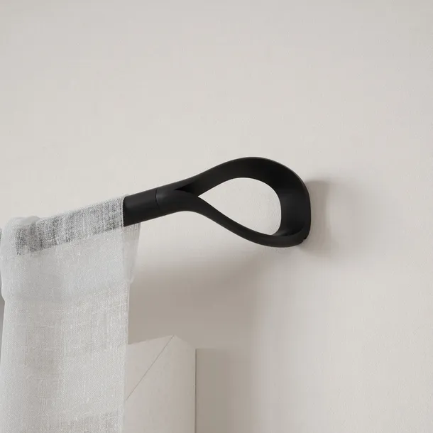 umbra-karnisz-loop-1-107-305-cm-czarny-dlugosc-drazka-305-cm