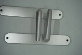 klamka-drzwiowa-srebrna-mat-amga