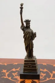 statua-wolnosci-z-brazu-figura-rzezba-usa