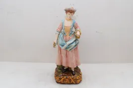 porcelanowa-figura-kobieta-z-koszem-i-kwiatami