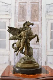 perseusz-i-meduza-kon-pegaz-figura-z-brazu-rzezba