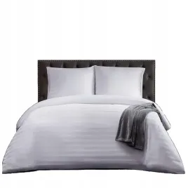 posciel-satynowa-200x200cm-koldra-2x-poszewki-na-poduszki-80x80cm-biala