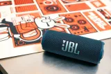 glosnik-jbl-flip-7-blue-komunikacja-bluetooth