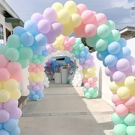 girlanda-balonowa-luk-balony-pastelowe-scianka-dekoracja-na-wesele-slub