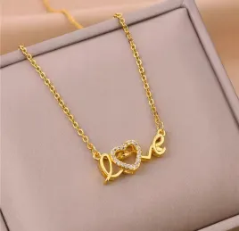 naszyjnik-lancuszek-z-napisem-i-love-you-kocham-cie-z-diamencikami-prezent
