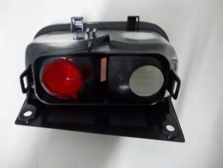 lampa-tylna-jakosc-czesci-zgodnie-z-gvo-q-oryginal-z-logo-producenta-czesci-oem-oes
