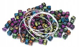 koraliki-literki-czarna-kostka-20g-sznurek-1m