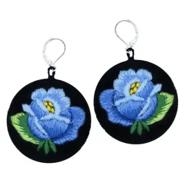 kolczyki-haftowane-lowickie-z-niebieska-roza