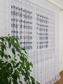 firana-gipiurowa-wzor-koleczka-firanka-biala-lekka-300x250-do-salonu-pokoju