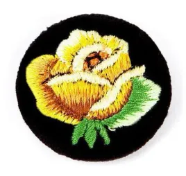 przypinka-z-haftem-lowickim-z-zolta-roza-broszka