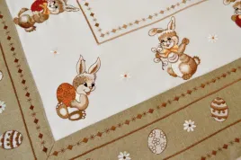 obrus-wielkanocny-na-stol-85x85-kroliczki