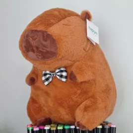 maskotka-pluszak-kapibara-z-kokardka-33-cm