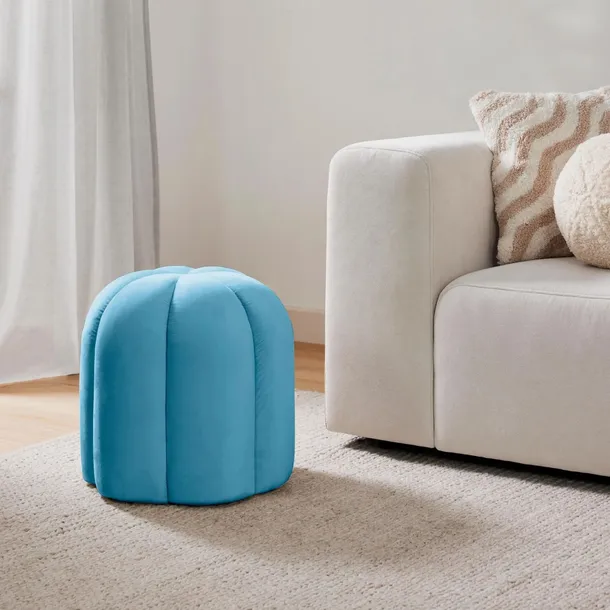 puf-aksamitny-cali-niebieski-podnozek-pufa-kolor-dominujacy-niebieski