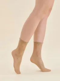 gabriella-skarpetki-damskie-rajstopowe-suni-w-kropki-i-serduszka-beige