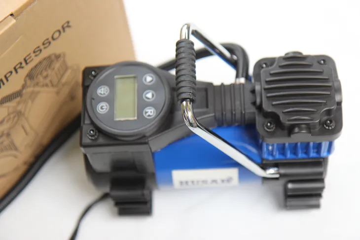 husar-winch-kompresor-samochodowy-pompka-sprezarka-mini-12v-led-stan-nowy-producent-inny