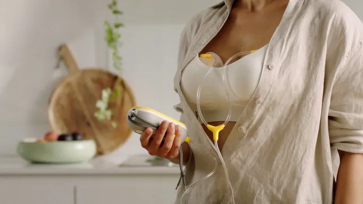 laktator-medela-freestyle-hands-free-zasilanie-sieciowe