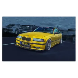 fototapety-520x318-zloty-samochod-bmw-auto