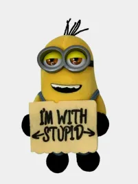 maskotka-minionek-minion-z-tabliczka