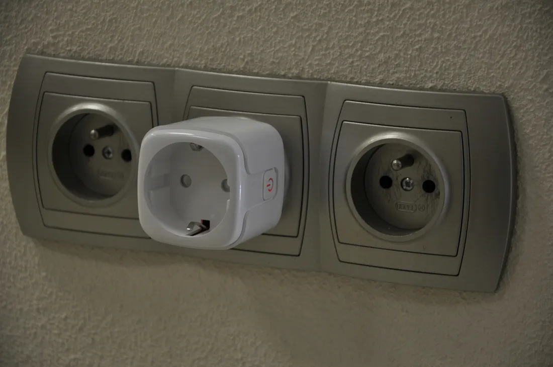 programator-czasowy-inteligentne-gniazdko-smart-wifi-tuya-timer-watomierz