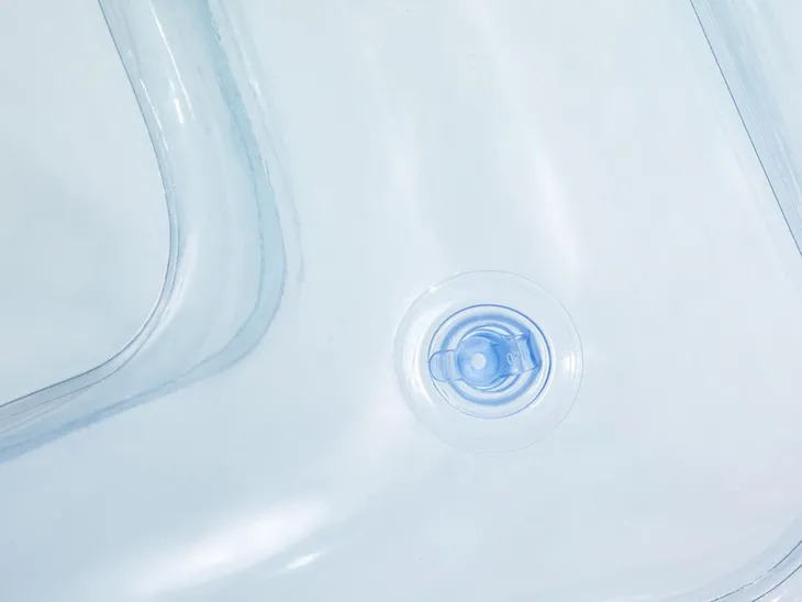 kolorowy-dmuchany-materac-do-wody-marka-jokomisiada-wiek-dziecka-4-lata